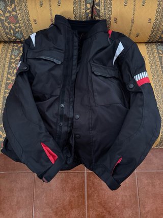 Chaqueta de moto negra