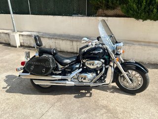 Suzuki Intruder C800 con 17.000KM y muchos extras.