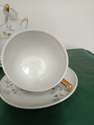 Juego de café  y de té porcelana fina, floral.
