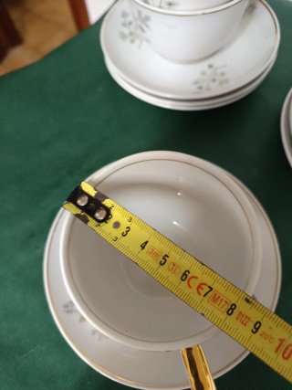 Juego de café  y de té porcelana fina, floral.