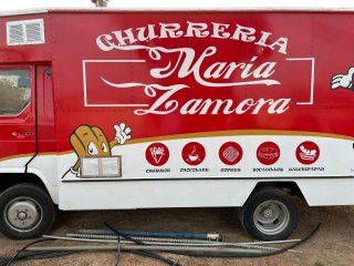 2 una churreria y la otra hamburguesería boquaterí