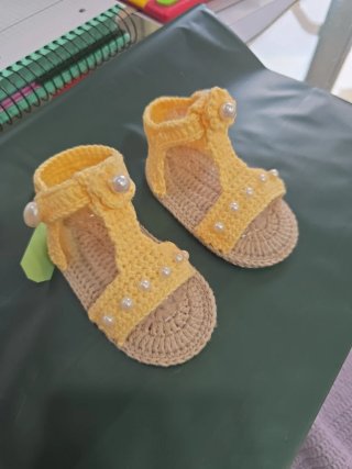 Sandalias de ganchillo para bebé artesanales