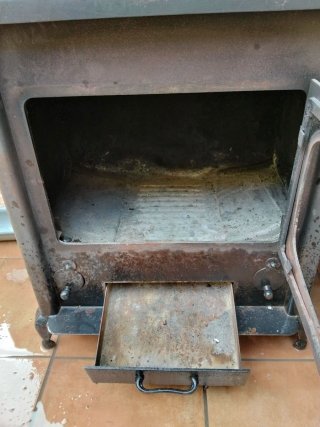 Chimenea Barbacoa Hierro Fundido.Falta cristal,