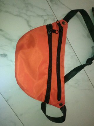 Mariconera Naranja con Cremalleras