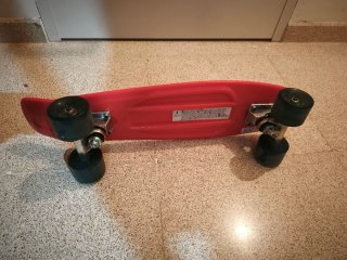 Monopatín rojo para niñ@s