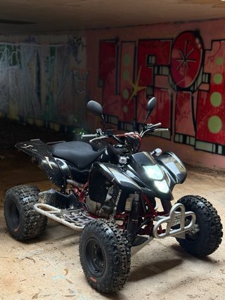 Suzuki LTZ 400