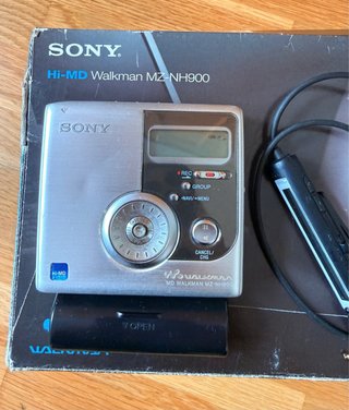 Sony Hi-MD Walkman MZ-NH900