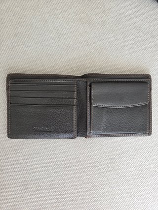 Cartera de piel marrón