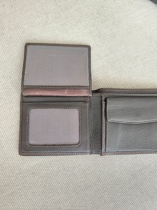 Cartera de piel marrón