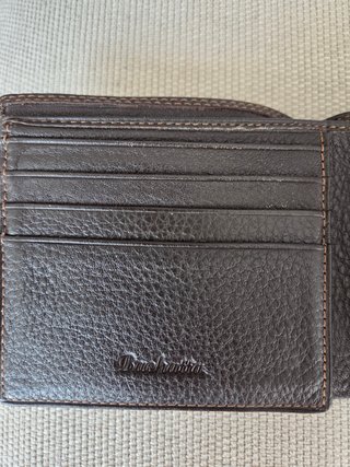 Cartera de piel marrón