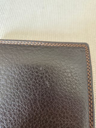 Cartera de piel marrón