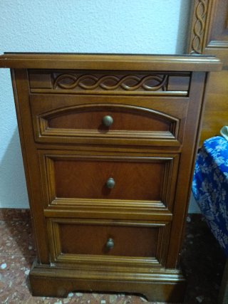 VENTA URGENTE Habitación: Cama + 2 Mesitas Madera