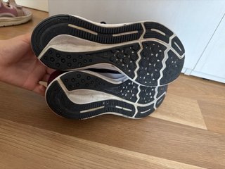 Zapatillas Nike Moradas y Doradas
