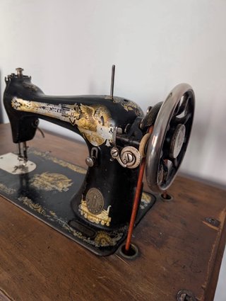 Máquina de coser Singer antigua funciona