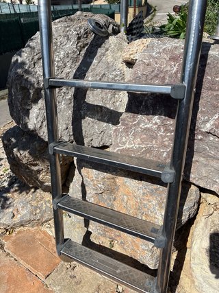 Escalera inoxidable piscina