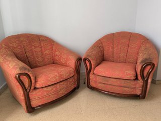 2 Sillones de tela y madera
