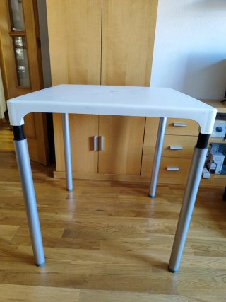 Mesa y 2 Sillas + Taburete