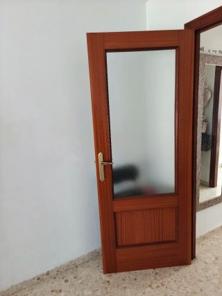 Puerta madera maciza marrón roble
