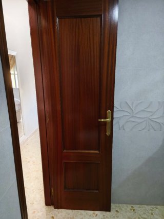 Puerta madera maciza marrón roble