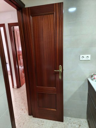 Puerta madera maciza marrón roble