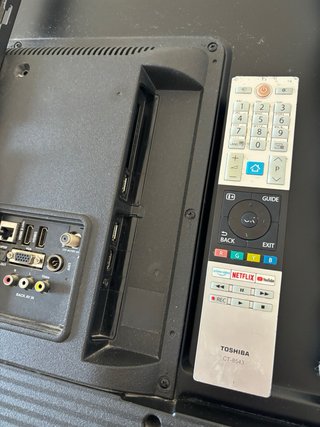 Televisor Toshiba 55 pulgadas con soporte incluido