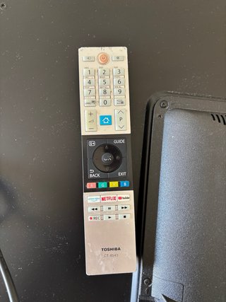 Televisor Toshiba 55 pulgadas con soporte incluido