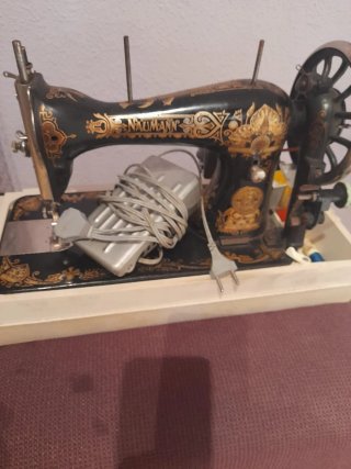 Máquina de coser antigua Naumann