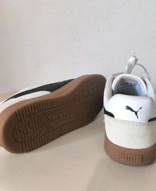 Zapatillas Puma Blancas y Marrones