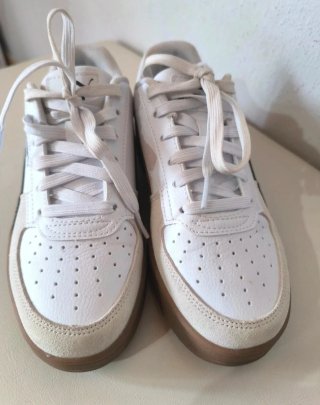 Zapatillas Puma Blancas y Marrones