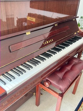 Piano Yamaha U1