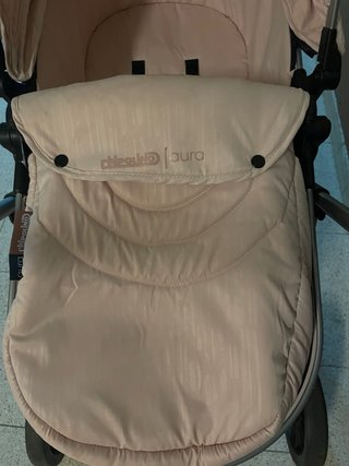 Carrito de bebé rosa. Chipolino Aura