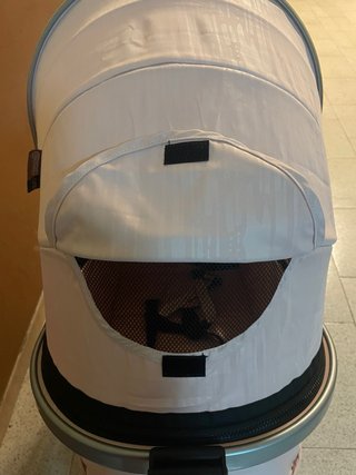 Carrito de bebé rosa. Chipolino Aura