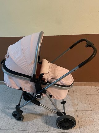 Carrito de bebé rosa. Chipolino Aura