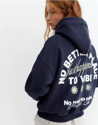 Sudadera Pull and Bear azul con estampado