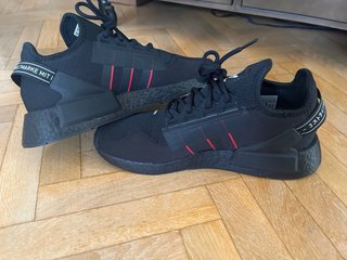 Zapatillas Adidas NMD R1 Negras y Rojas