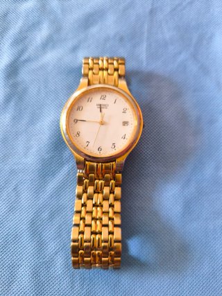 Reloj Seiko Quartz Dorado y Blanco