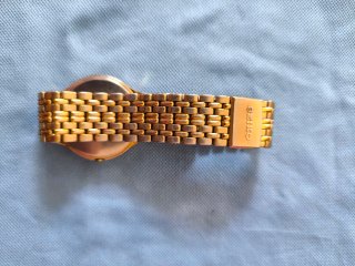 Reloj Seiko Quartz Dorado y Blanco