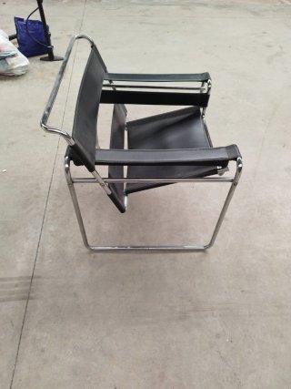 Silla de diseño cuero y metal