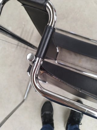 Silla de diseño cuero y metal