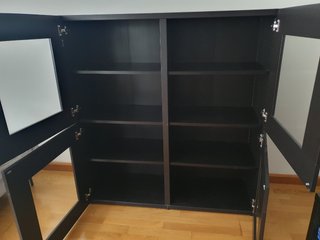 Mesa comedor con 4 Sillas y vajillero