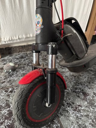 Patinete Eléctrico Negro con Pegatinas