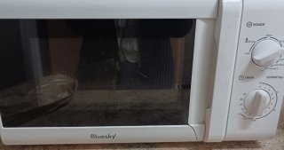 Microondas Bluesky Blanco.  NO FUNCIONA