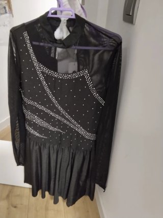 Maillot negro con pedrería patinaje artístico