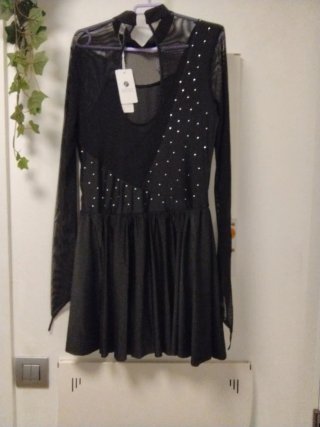 Maillot negro con pedrería patinaje artístico