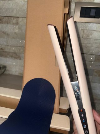 Dyson Airstrait