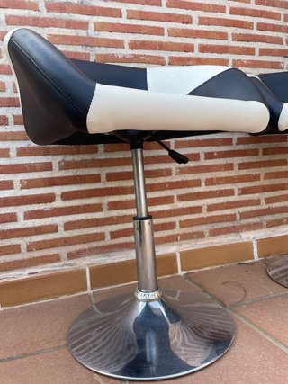 Sillas de polipiel regulables en altura