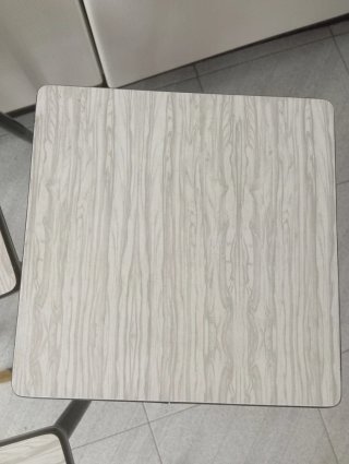 Antiguas banquetas madera y metal
