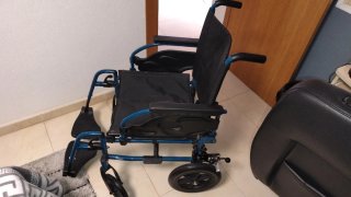 Silla de ruedas plegable ancho especial