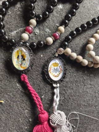 Collar fallero con colgante y borlas