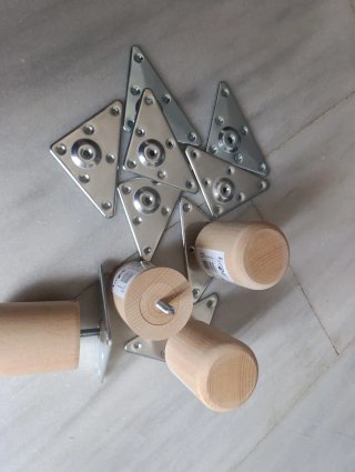 Lote 4 patas muebles + 9 placas